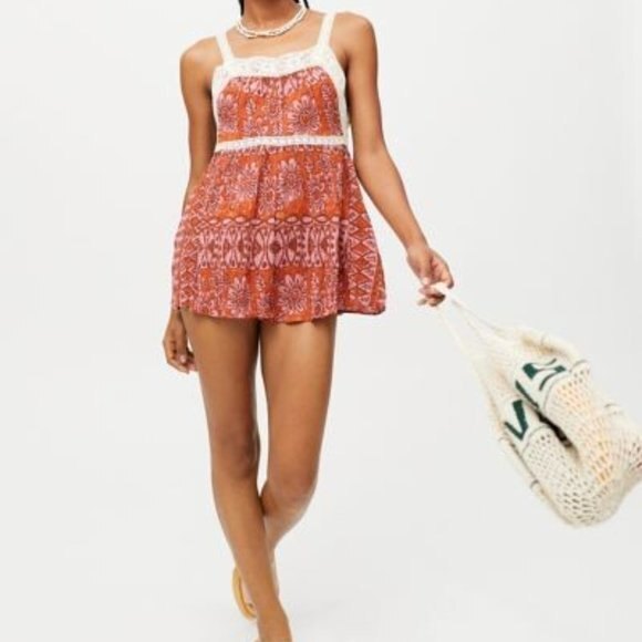 NWT Urban Outfitters Brunching Lace Trim Paris Cali Floral Romper size S - Picture 1 of 12